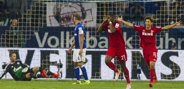 Modeste y Osako celebran un gol ante la desesperación de los jugadores del Schalke (Foto Getty Images).