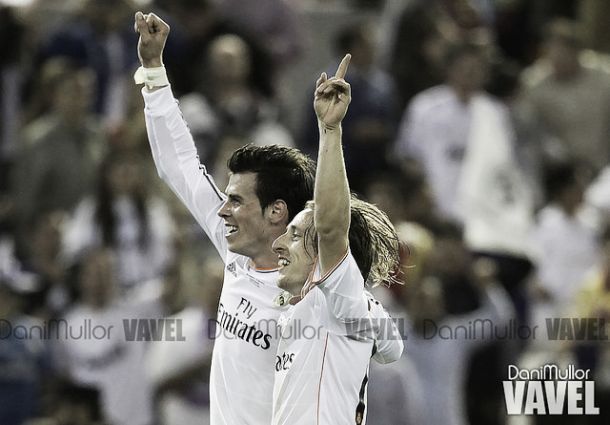 Gareth Bale y Luka Modric celebran un título con su afición | Foto: VAVEL