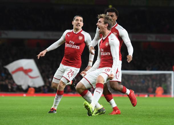 Monreal celebra un gol ante el Chelsea en las semifinales de la Carabao Cup | Fotografía: Arsenal