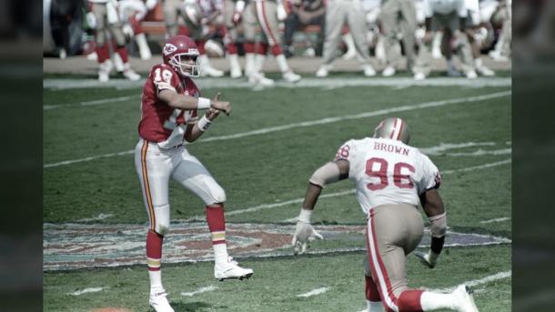Joe Montana fue la figura en su único enfrentamiento frente a los 49ers con la casaca de los Chiefs (foto 49ers.com)