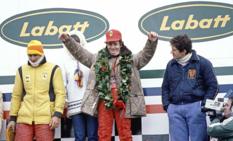 Gilles Villeneuve celebrando - Foto: Formula1.it