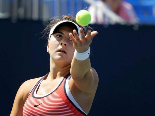 Bianca Vanessa Andreescu tosses a ball in preparation to hit a serve against Kateryna Bondarenko during their final-round qualifying match at the 2016 Coupe Rogers présentée par Banque Nationale (Rogers Cup presented by National Bank) in Montréal. | Photo: Allen McInnis/Montréal Gazette