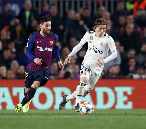 Messi y Modric pugna por un balón/ Foto: Real Madrid