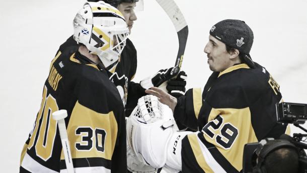 El duo Fleury-Murray uno de los puntales de los Penguins bicampeones. Foto Sportsjpurnal.ca