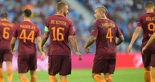 ​ Los jugadores de la Roma en el partido ante el Oporto. / Foto: somosdelaroma.com