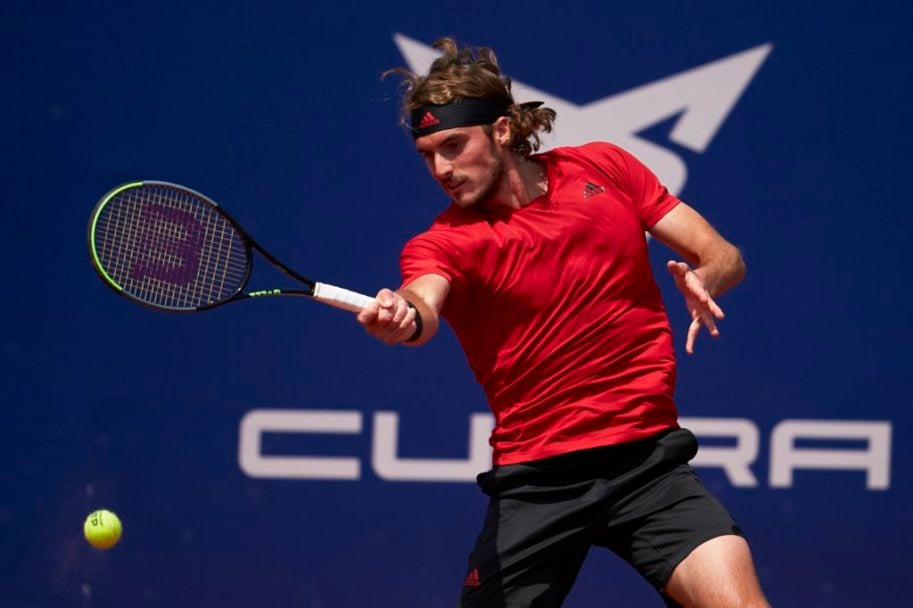 Tsitsipas hits a forehand during his semifinal victory over Sinner/Photo: Barcelona Open Banc Sabadell