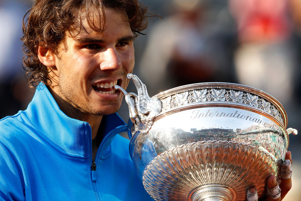 Nadal defeated Federer for the fourth time in the French Open final in 2011 (Photo by Matthew Stockman / Getty)