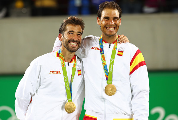 Nadal and Marc Lopez posing with their Olympic gold doubles medal (Photo by Clive Brunskill / Source : Getty Images)