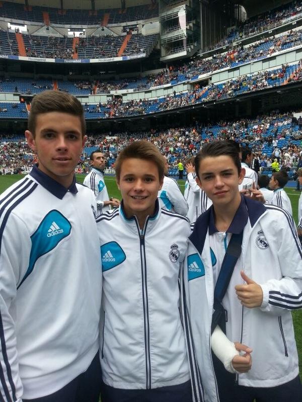 Con sus ex compañeros en el Bernabéu/ Foto: Rubén Molina