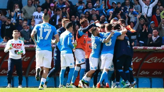 I festeggiamenti del Napoli al gol di Gabbiadini. Source: Repubblica