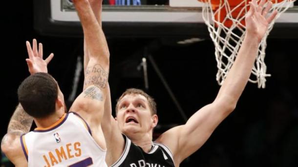 Nets center Timofey Mozgov (20) defends the ball against Phoenix Suns guard Mike James (55). Photo:/Kathy Willens