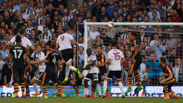 Smith hizo el gol de cabeza para el Fulham. Foto: Sky Sports