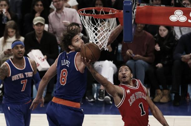 Derrick Rose going up against Robin Lopez, one of the players he was traded for. (Noah K. Murray-USA TODAY Sports)