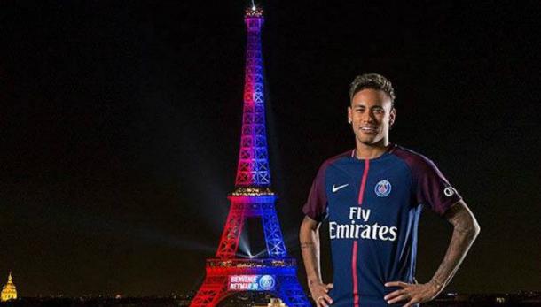 Foto publicada por el PSG en sus redes sociales donde se ve a Neymar junto a la Torre Eiffel | Foto: FACEBOOK PARIS SAINT-GERMAIN