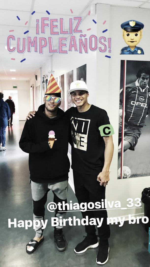 Neymar le desea un feliz cumpleaños a Thiago Silva y se lo puede ver vendado. Foto: instagram/NeymarJR