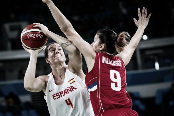 Laura Nicholls ante Serbia. Foto: FIBA
