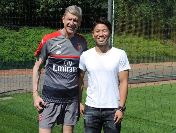 Arsene Wenger and Takuma Asano. | Photo: The Sun/Getty