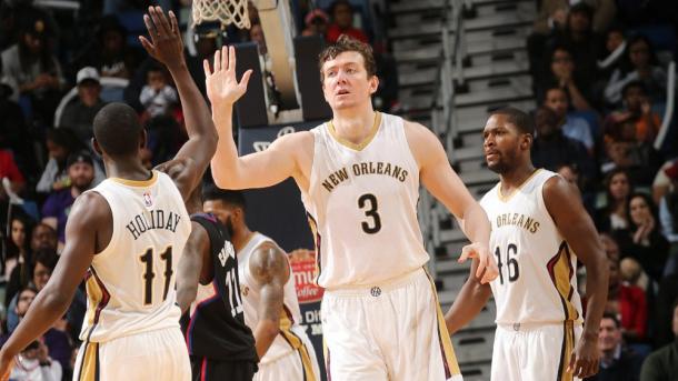 Ottima prova, da 15+14, per Asik (foto nba.com)