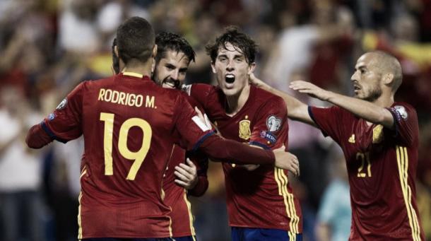 Rodrigo y Odriozola festejan un gol con Isco y Silva I Foto: EFE