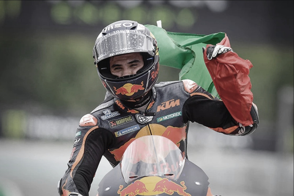 Miguel Oliveira tras ganar en el Circuito de Montmeló  | Foto: MotoGP