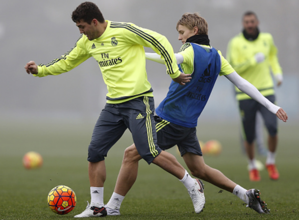 Ødegaard (right, in bib) tussling with midfield counterpart Mateo Kovačić in first-team training last season. | Photo: Getty