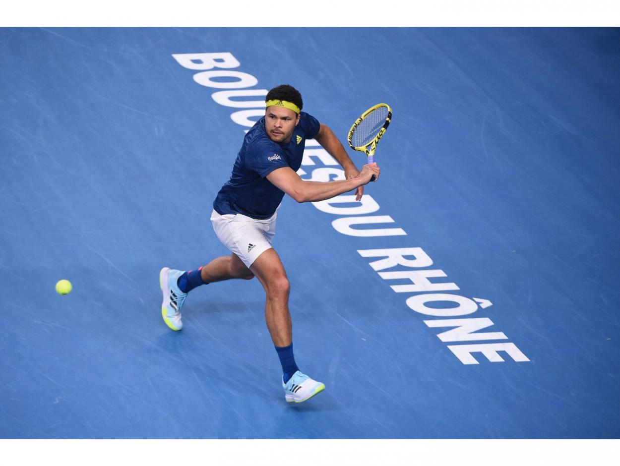 Tsonga reaches for a shot in Marseille/Photo: Corinne Dubreuil/Open 13 Provence