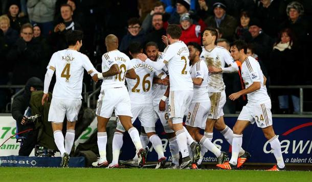 Los jugadores del Swansea celebran el gol de la victoria. Foto: Premier League