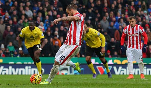 Arnautovic abrió la cuenta desde el punto de penalti. Foto: Premier League
