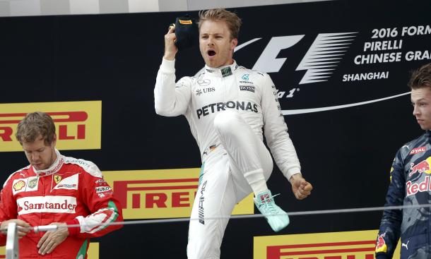 Nico Rosberg celebra su sexta victoria consecutiva en China | Fuente: Reuters