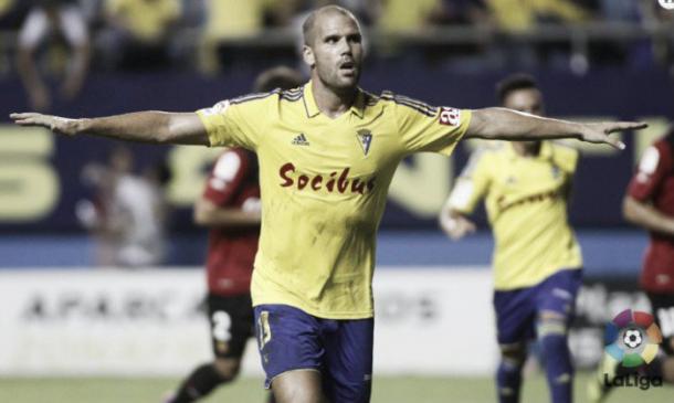 Ortuño celebrando uno de sus cinco goles con la elástica amarilla | Foto: LaLiga