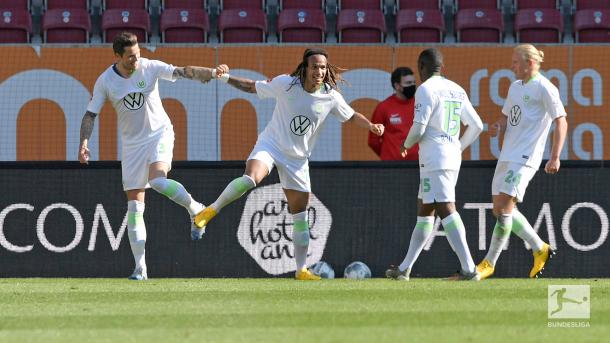 Comemoração de um dos gols do Wolfsburg (Foto: Reprodução / Bundesliga)