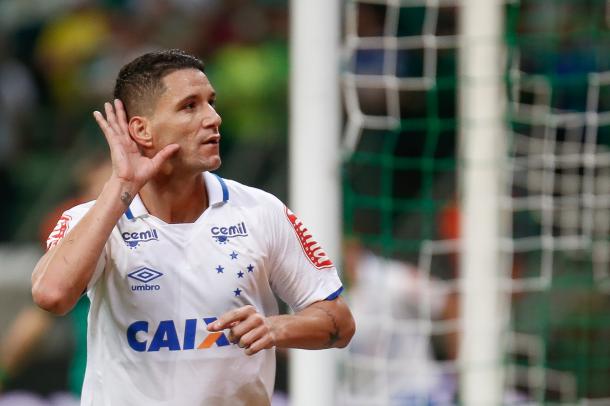 Thiago Neves abriu o placar para o Cruzeiro no Allianz (Foto: Marcello Zambrana/Light Press/Cruzeiro)
