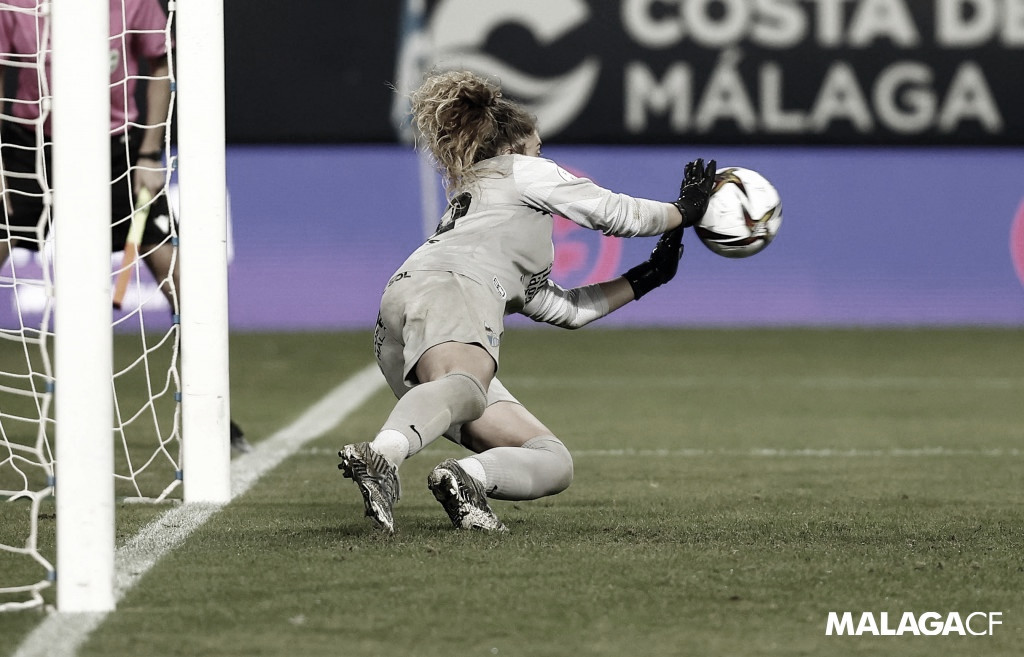María Arrabal parando un penalti/ Fuente: Málaga CF Femenino en twitter