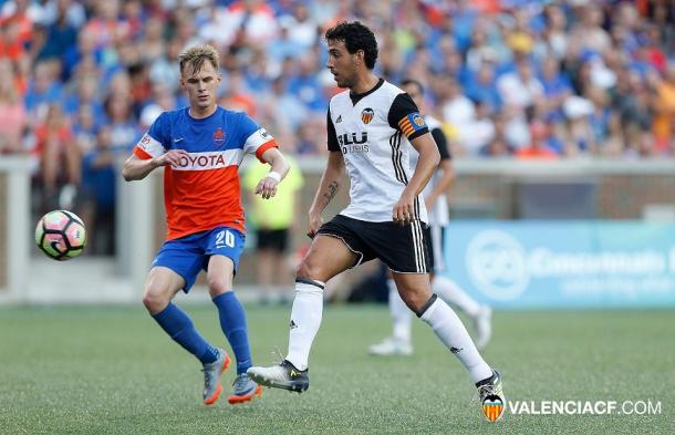 Parejo frente al Cincinnati | Fuente: valenciacf.com