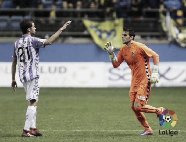 Pau Torres debutando en liga contra el Cádiz | Foto: Laliga
