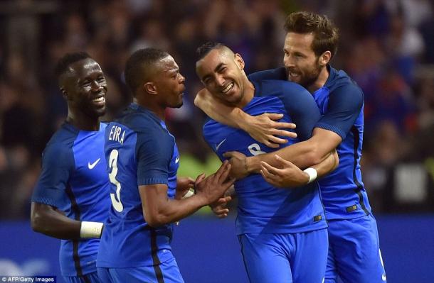 Payet celebrates his winner against Cameroon (photo: Getty Images)