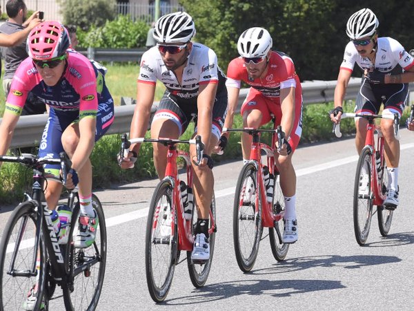 Durante muchos kilómetros Trek y Lampre comandaron el pelotón | Fotografía: Giro de Italia