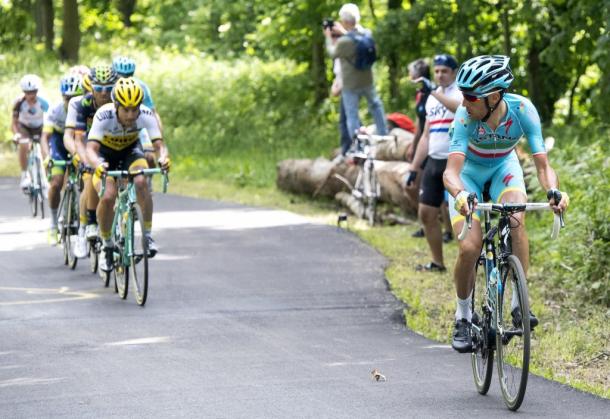 Vincenzo Nibali atacando en el grupo de favoritos | Foto: Giro de Italia