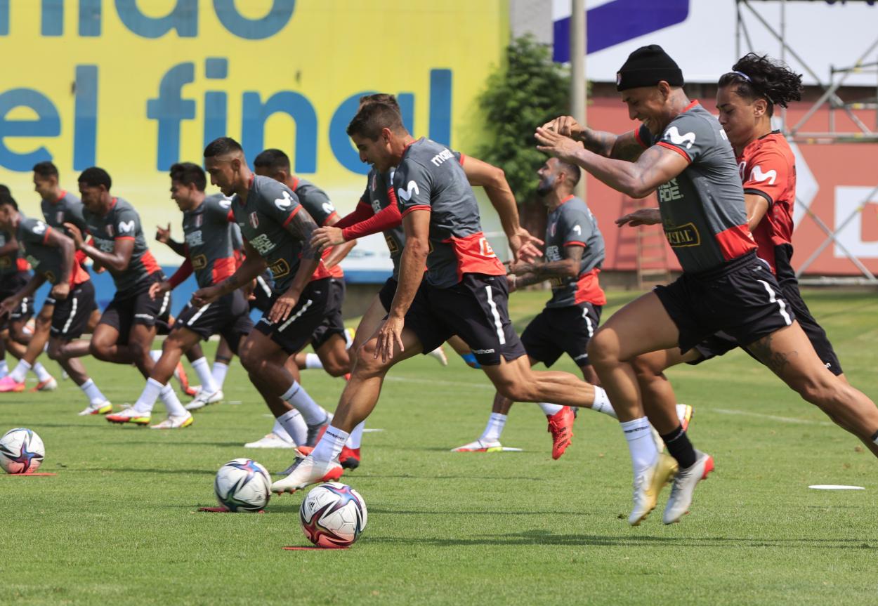 Peruvian National Team preparing for the friendly/Image:SelecciónPeru