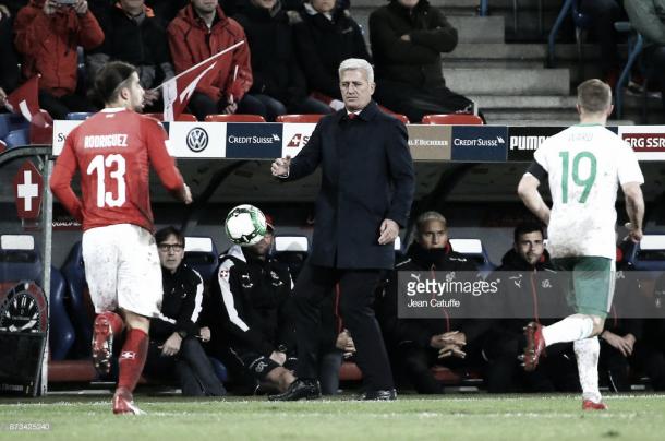Petkovic, durante un partido dirigiendo a la selección suiza / Fuente: Getty Images