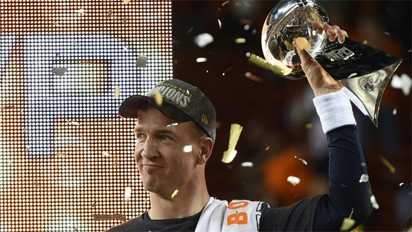 Peyton Manning hoists the Lombardi Trophy after winning Super Bowl 50 in his final year | Patrick Smith/Getty Images