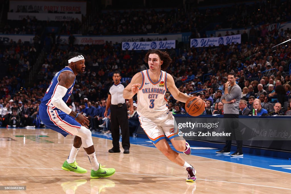 Josh Giddey #3 of the Oklahoma City Thunder drives to the basket during the game against the Philadelphia 76ers on November 25, 2023 at Paycom Arena in Oklahoma City, Oklahoma. NOTE TO USER: User expressly acknowledges and agrees that, by downloading and or using this photograph, User is consenting to the terms and conditions of the Getty Images License Agreement. Mandatory Copyright Notice: Copyright 2023 NBAE (Photo by Zach Beeker/NBAE via Getty Images)