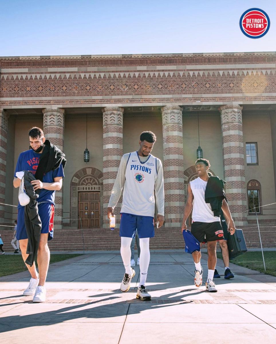 Pistons in UCLA/Image:DetroitPistons