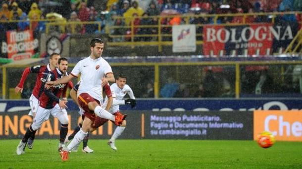 Miralem Pjanic realizza il penalty all'andata. Source: Eurosport