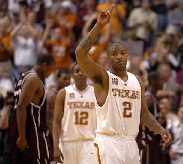 PJ Tucker acknowledges the Texas crowd. PHOTO: Nick Krug-kusports.com