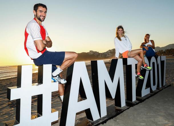 Marin Cilic (L), Eugenie Bouchard (Center) and Monica Puig (R) posed for photographs at the Abierto Mexicano Telcel. (Photo: Mextenis)