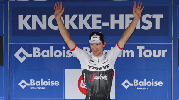 Theuns celebra su triunfo en el podio | Fuente: Dieter Vanderlinden - Baloise Belgium Tour.