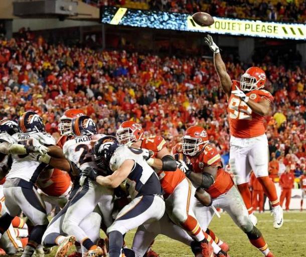 Il passaggio touchdown realizzato da Poe nella partita contro i Denver Broncos
