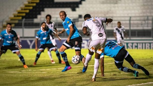 Papão mostra eficiência nas finalizações e é único visitante a vencer na rodada (Foto: Fábio Leoni/Ponte Press)