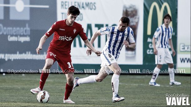 Pablo Pérez en un partido con el Sporting de Gijón| Fotografía: Apo Caballero (VAVEL.com)